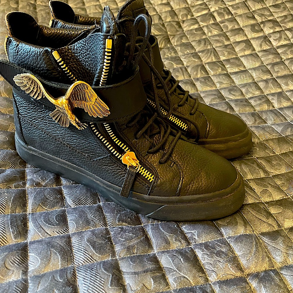 Limited Edition 
Double Zip
Great condition 
Made in Italy